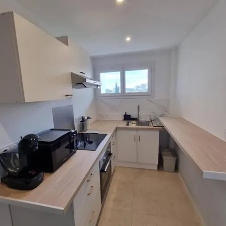 - Cozy 2 Pieces Proche