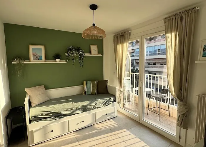 Apartment - Cozy 2 Pieces Proche